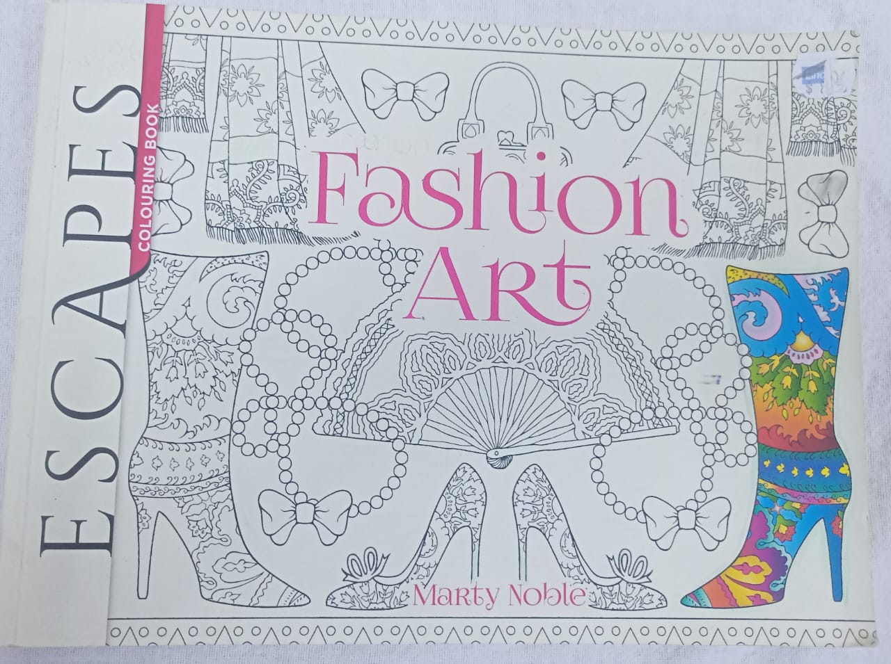 Fashion Art Escapes Colouring Book