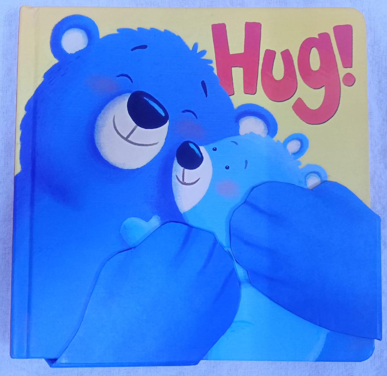 HUG (BOARD BOOK)